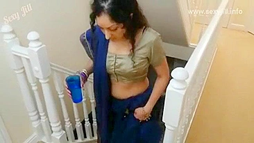 Cunhada tenta fugir mas devar é mais forte e fura a indiana