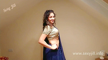 Bhabhi indiana gostosa posa de lingerie sexy em vídeo com papo hindi