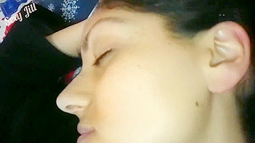 Irmão indiano safado fode e goza dentro da irmã desi dormindo