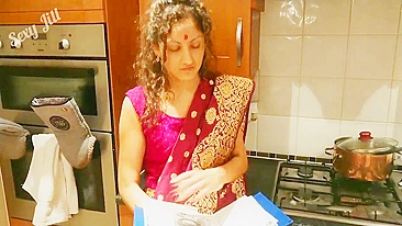 Bhabhi indiana tira sari vermelho e fode com cunhado habilidoso