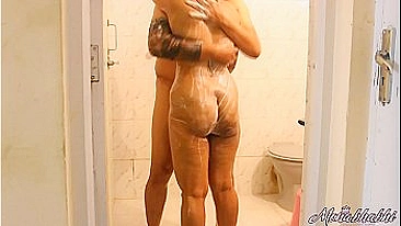 Dia do cara melhora quando bhabhi indiana deixa lavar seu corpo desi