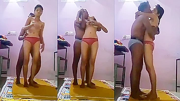 Bhabhi sem blusa e devar indiano se excitam nos beijos