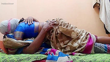 Bhabhi tarada usa pau do ladrão indiano pra saciar buceta desi