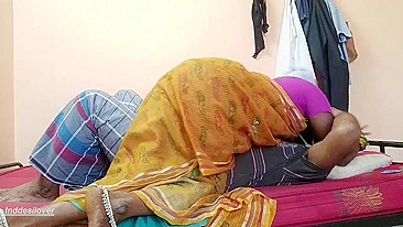 Pau do namorado da irmã alarga a xota molhada da bhabhi indiana