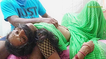 Vídeo pornô indiano de garanhão fodendo a desi Bhabhi no quarto