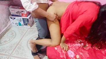 Devar gato excita a bhabhi indiana e mete na cama