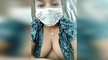 Mamãe indiana gordinha entediada mostrando os peitos no modo covid