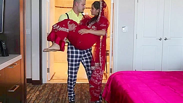 Minha gata indiana linda e tesuda na cama comigo