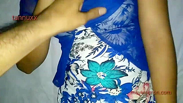 Sussurros em hindi rolam quando indiano pega Bhabhi