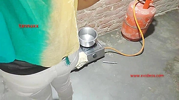 Pornô indiano de bhabhi se fazendo de difícil pra atiçar devar a foder