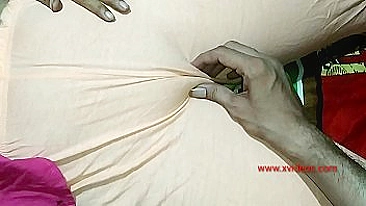 Índio amador fode bhabhi que mostra peitos e xota pra ele