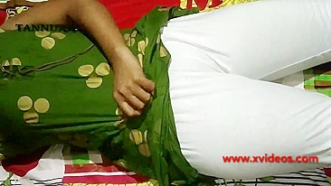 Marido desi volta e fode Bhabhi indiana insatisfeita