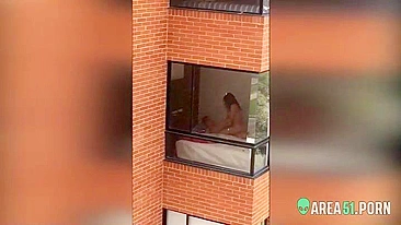 Espiando a vizinha, casal safado em vídeo de sexo real