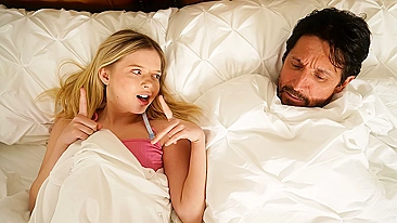 Gatinha tesuda Coco Lovelock tem a xota apertada arrombada