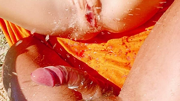 Gata com piercing no mamilo fudida por amigo que faz ela gozar