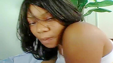 Prostituta ebony apetitosa pega e fodida por negão pauzudo