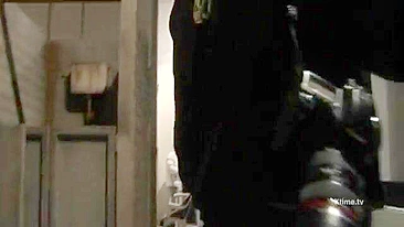 Bastidores de enfermeira morena com dois caras