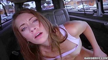 Vídeo amador de cara fudendo estranha fofa na minivan