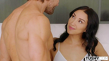 Sexo anal com Ariana Marie e casal casado