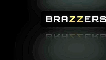 Peitões da Abbey Brooks e anal conquistam o novinho tarado