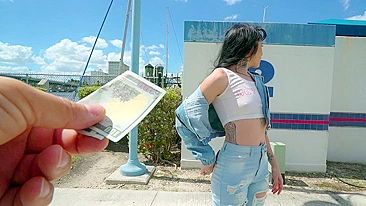 Brenna McKenna entra em gravação gonzo sem saber e fode pra caralho