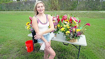 Artista XXX insaciável vê a gata linda e tenta foder ela