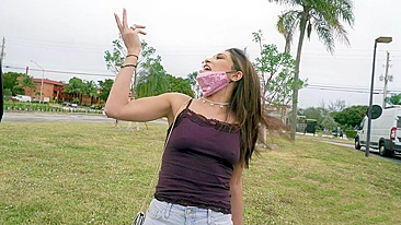 Gata entra na van pra maratona de foda