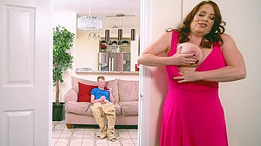 Senhora mostra tetonas pra ensinar lição XXX ao enteado novinho