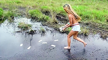 Puta mercenária é chutada pra fora da van XXX após transa