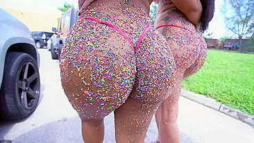 Lilith Morningstar e Rose Monroe mostram bundas no pornô fatal