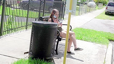 Pedestre não resiste ao pegador XXX que a convida pro van