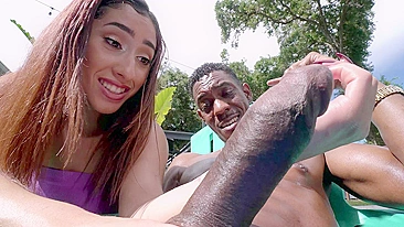 Latina ganha grana pra interracial e mama BBC