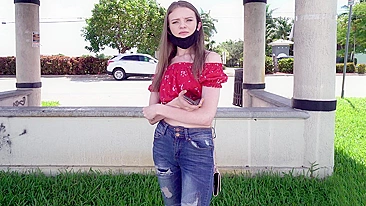 Caras pegam magrinha teen e por grana safada levam pra van