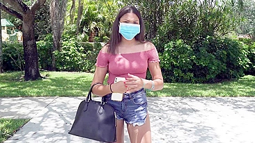 Equipe vê gata exótica e para pra oferecer grana fácil XXX