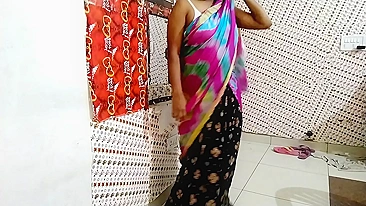 Bhabhi desi peituda safada dança nua pro namorado