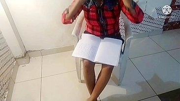 Bhabhi peituda mostra a buceta pro dono do imóvel