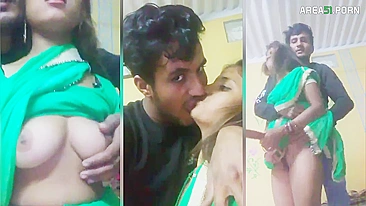 Irmão louco beija irmã desi e mostra sua bucetinha