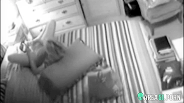 Minha mãe sem vergonha pega se masturbando, precisa de uma rola grossa