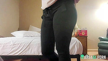 Livecam escondida pegou irmã gozando, achando que tava sozinha