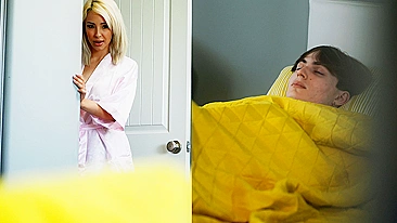 Mãe safada pega filho batendo punheta de manhã antes da escola