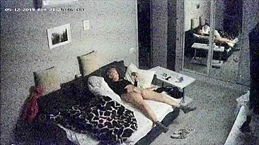 MILF safada de peitão se masturbando sozinha e trocando nudes com amante