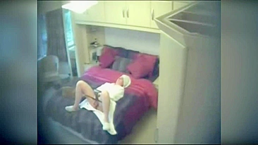 Câmera escondida flagra mãe amadora se tocando na cama pós-banho