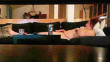 MILF gordinha é boa esposa mas ninfomaníaca pega se masturbando