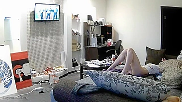 É a primeira vez que mãe é pega se masturbando vendo TV