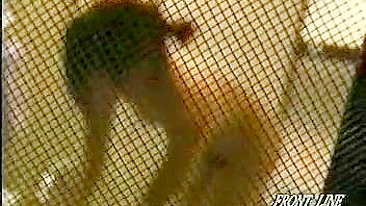 Esposa faz safadeza e é pega se masturbando no banho