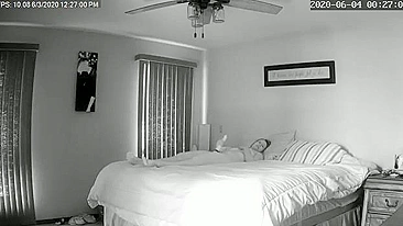 Irmã achou que não seria pega se masturbando na câmera no escuro