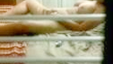 Vídeo de esposa pega se masturbando pelo vizinho pela janela