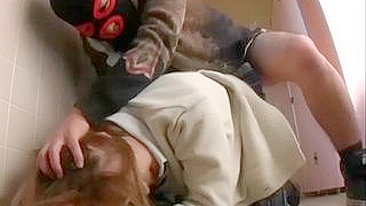 Gatinha teen asiática é forçada a foder no banheiro por estuprador mascarado