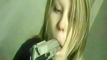 Teen sob ameaça de arma é fodida por ladrão estuprador