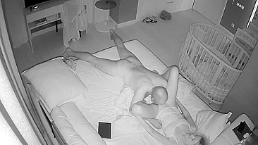 Câmera espiã flagra meu marido lambendo a buceta da babá à noite